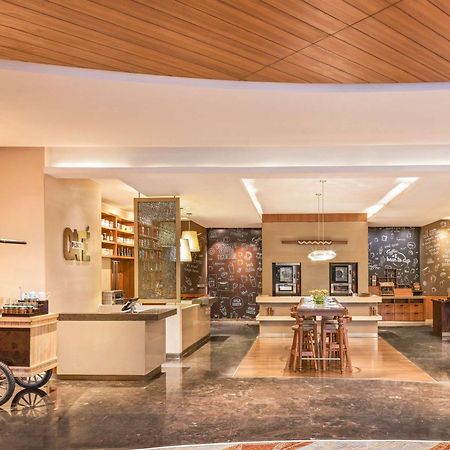 Pullman New Delhi Aerocity Exterior foto The lobby lounge