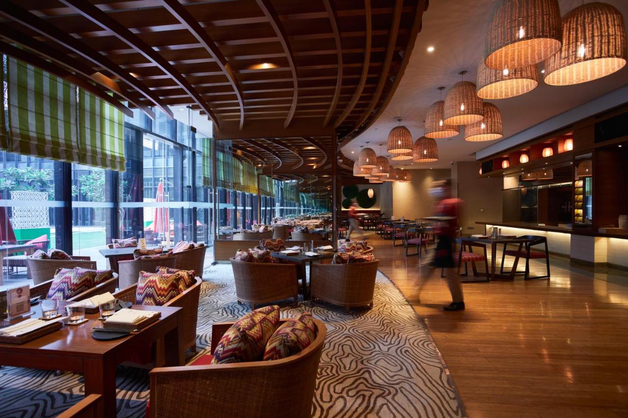 Pullman New Delhi Aerocity Exterior foto The restaurant